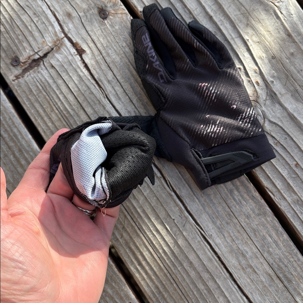 Dakine || size M || women’s mountain bike gloves - Picture 3 of 3